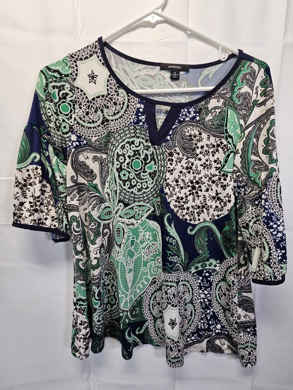 Espresso Navy and Green Paisley Short Sleeve Keyhole Top NWOT